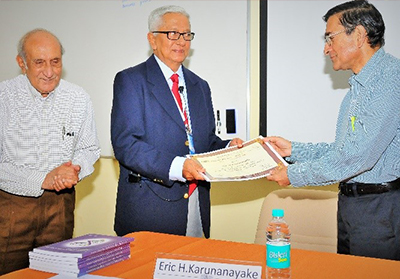 Prof Karunanayake receiving TWAS award